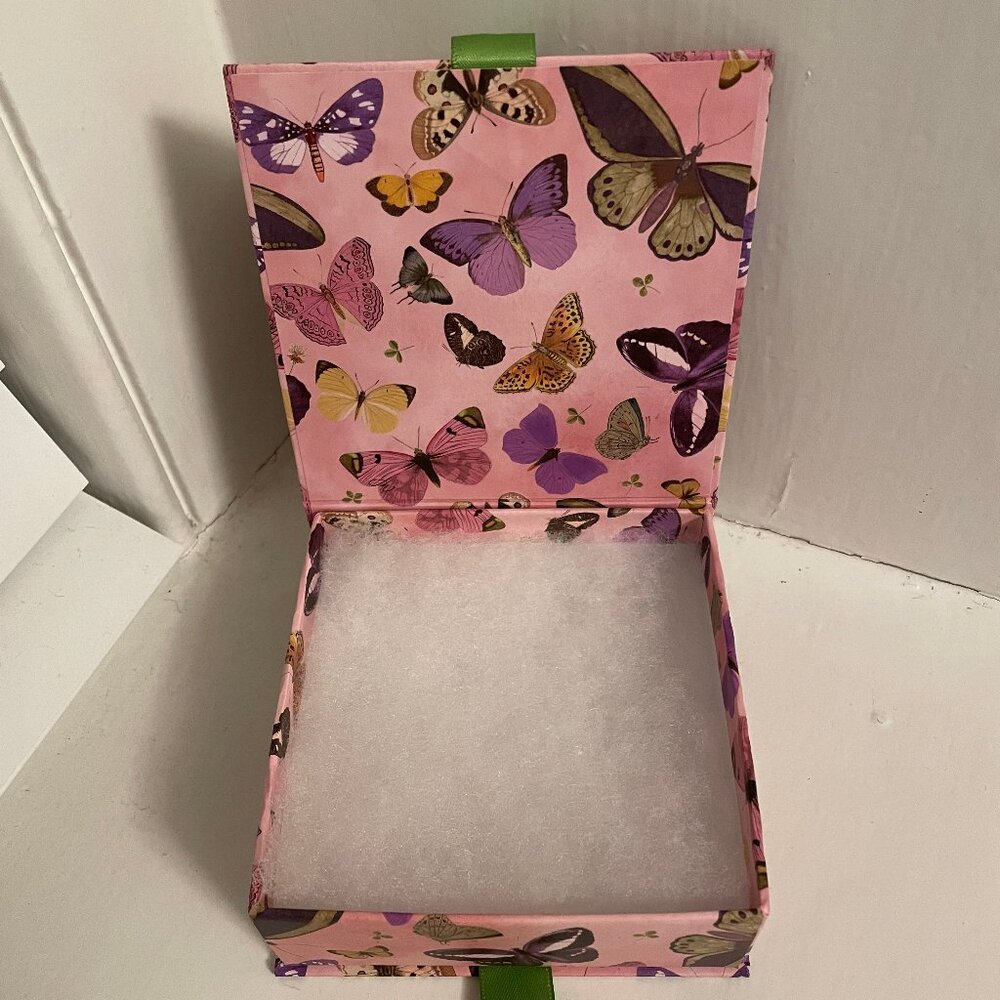 Jane Win butterfly gift box - Picture 2 of 4